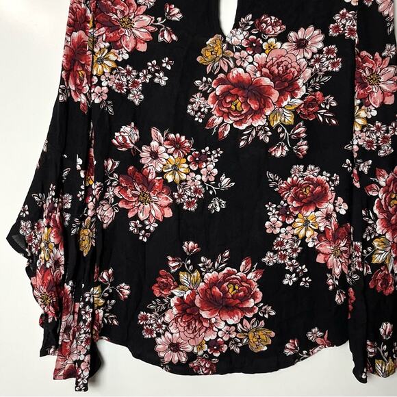 NWT Gypsies & Moondust Gigi Printed Keyhole Top Bell Sleeves Women's Size small - Picture 9 of 16